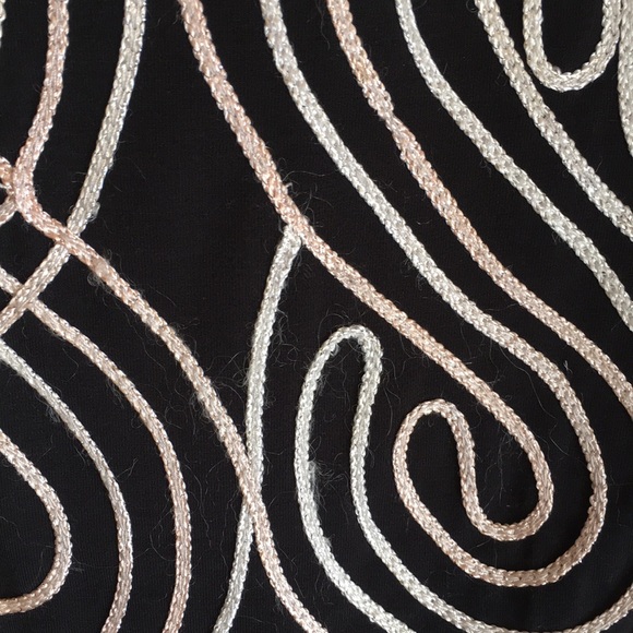 CLEARANCE Lauren Michelle embroidered top sz M/L - Picture 6 of 8